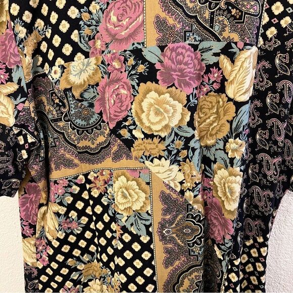 Lady Caroe Multi Pattern V-Neck Short Sleeve Top - Picture 6 of 7